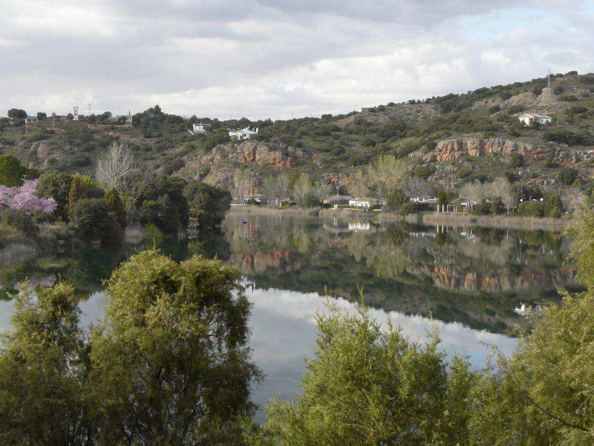 Lagunas de Ruidera (entre las provincias de Albacete y Ciudad Real).