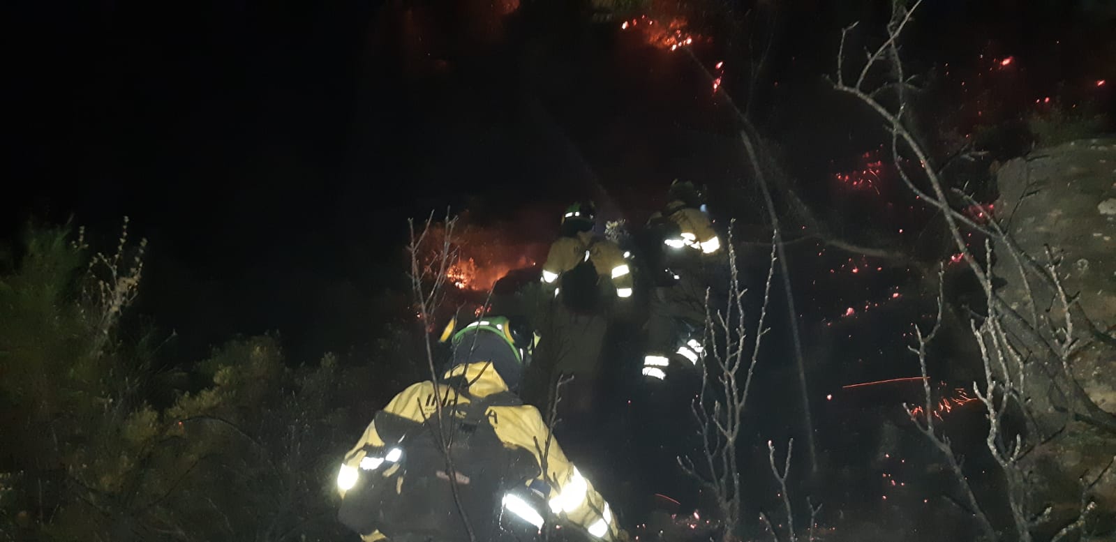 Las llamas obligaron al desalojo de una veintena de familias