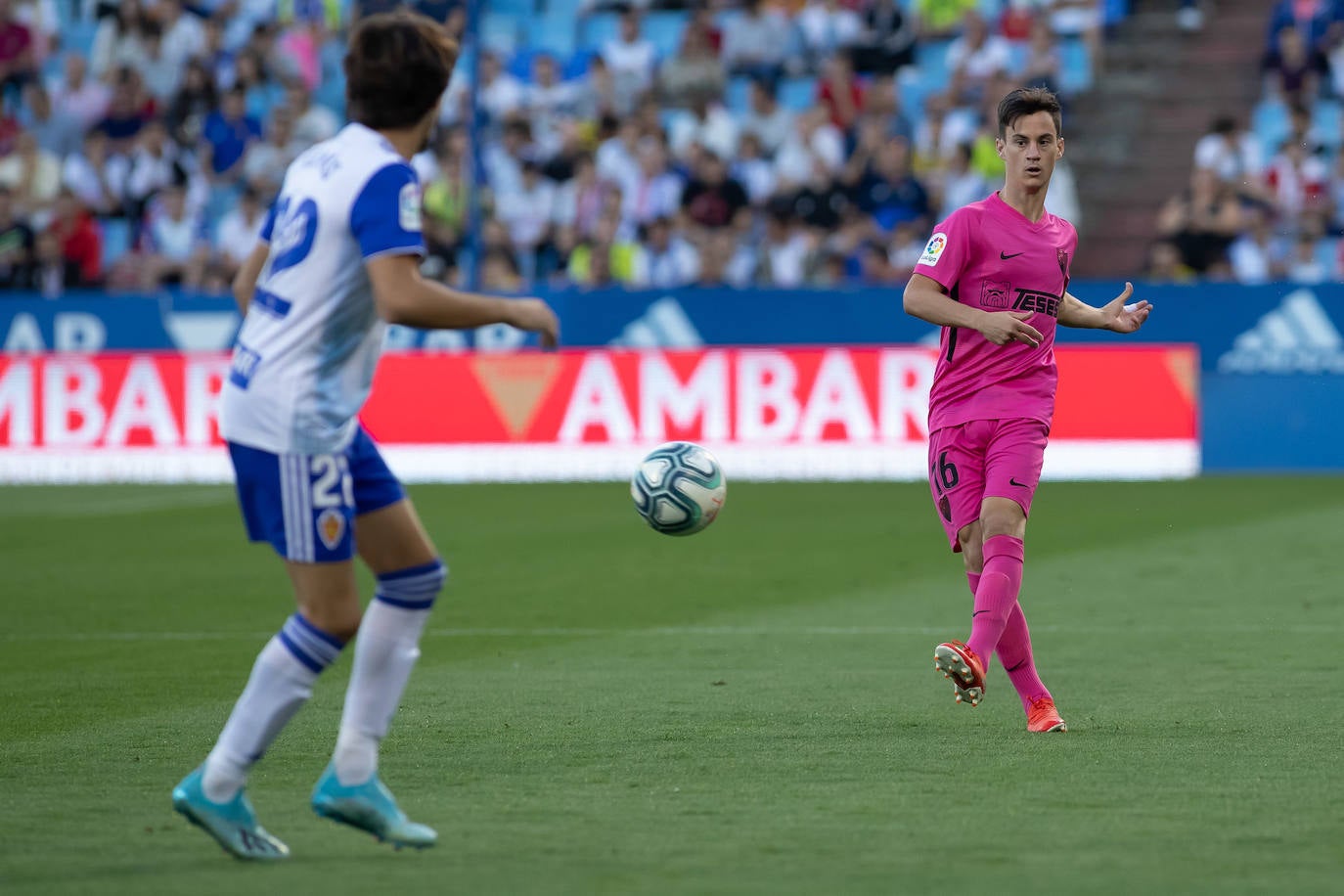 El Málaga acaricia el triunfo, pero al final empata y entra en el descenso