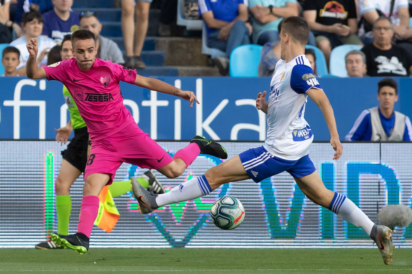 El Málaga acaricia el triunfo, pero al final empata y entra en el descenso