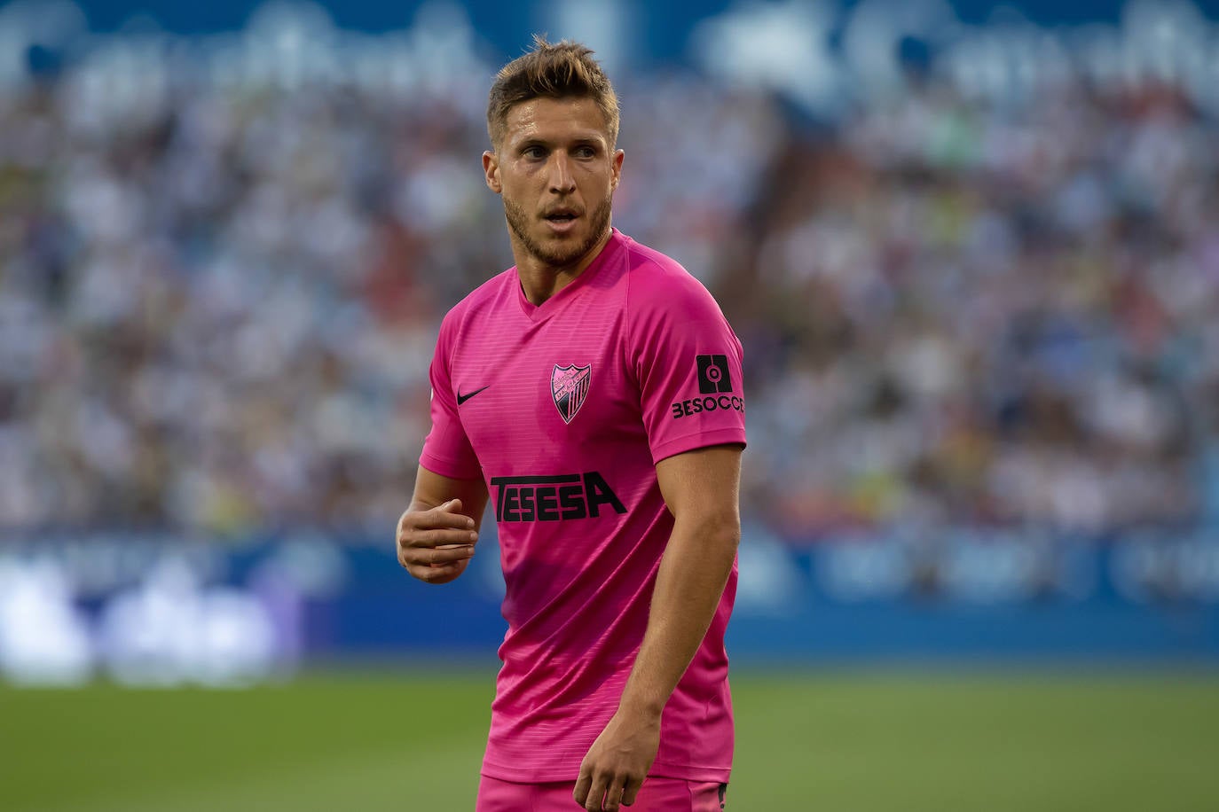 El Málaga acaricia el triunfo, pero al final empata y entra en el descenso