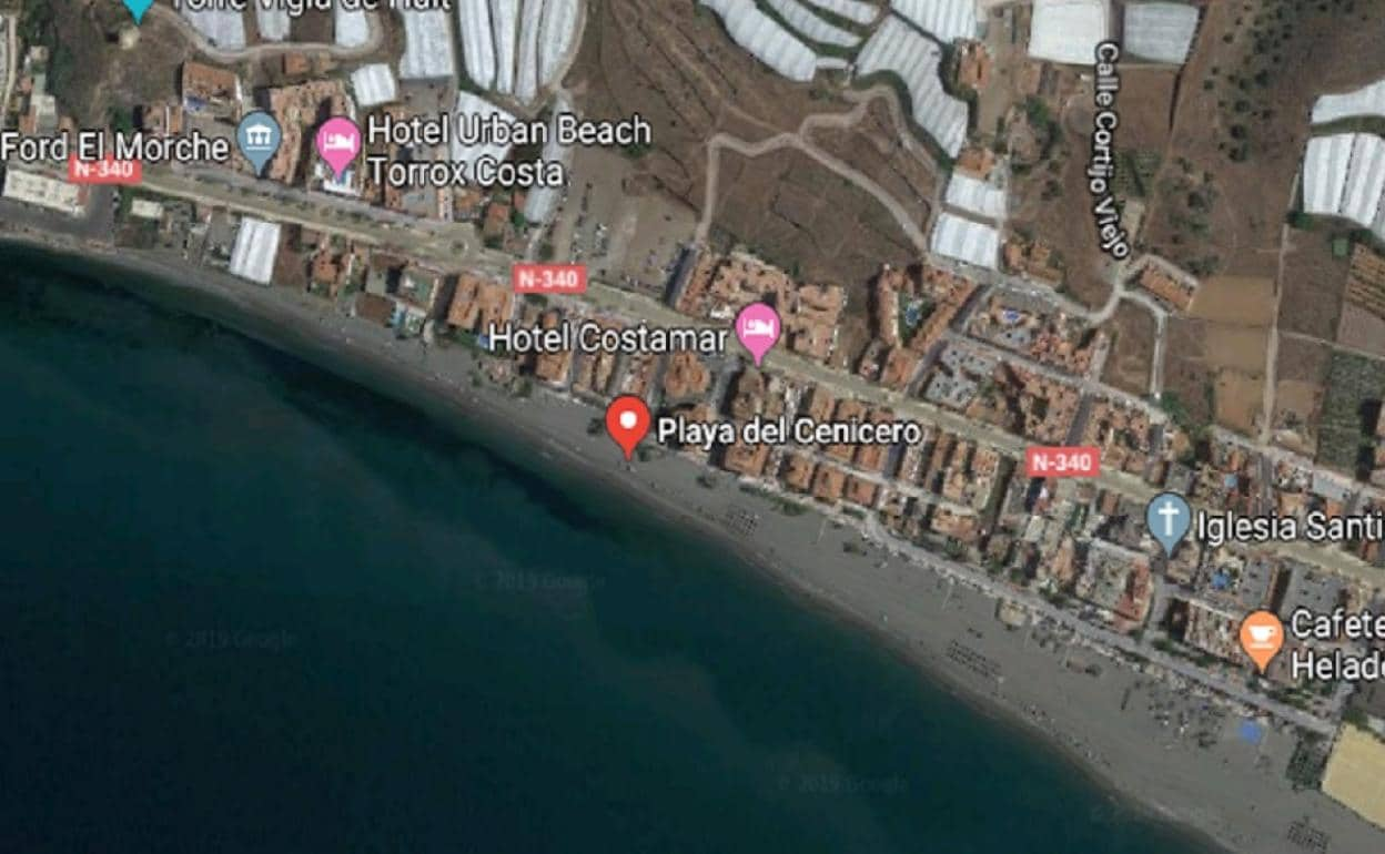 Fallece una mujer tras ser rescatada en una playa de Torrox