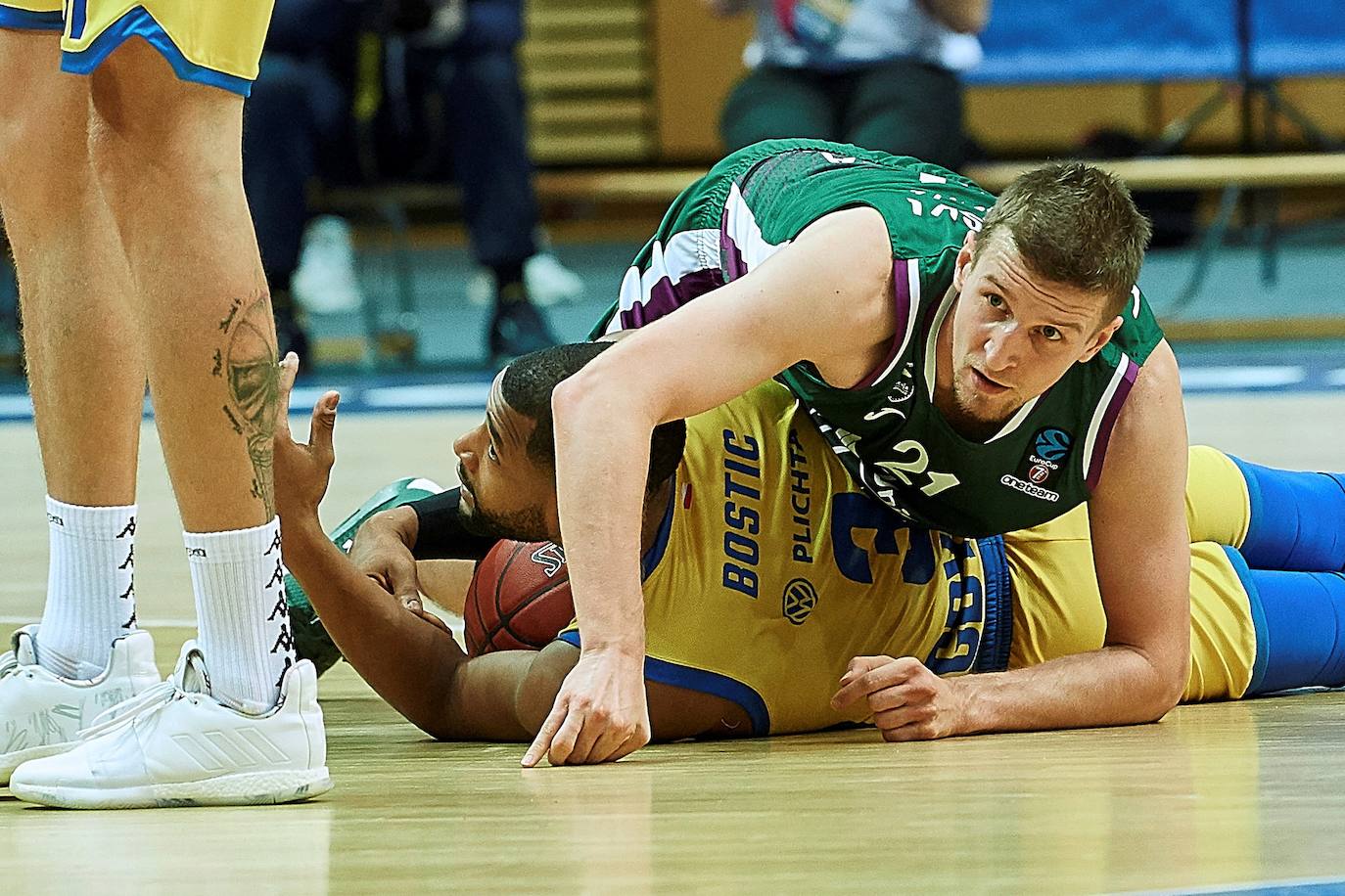 El Unicaja fue mejor en un partido muy pobre 