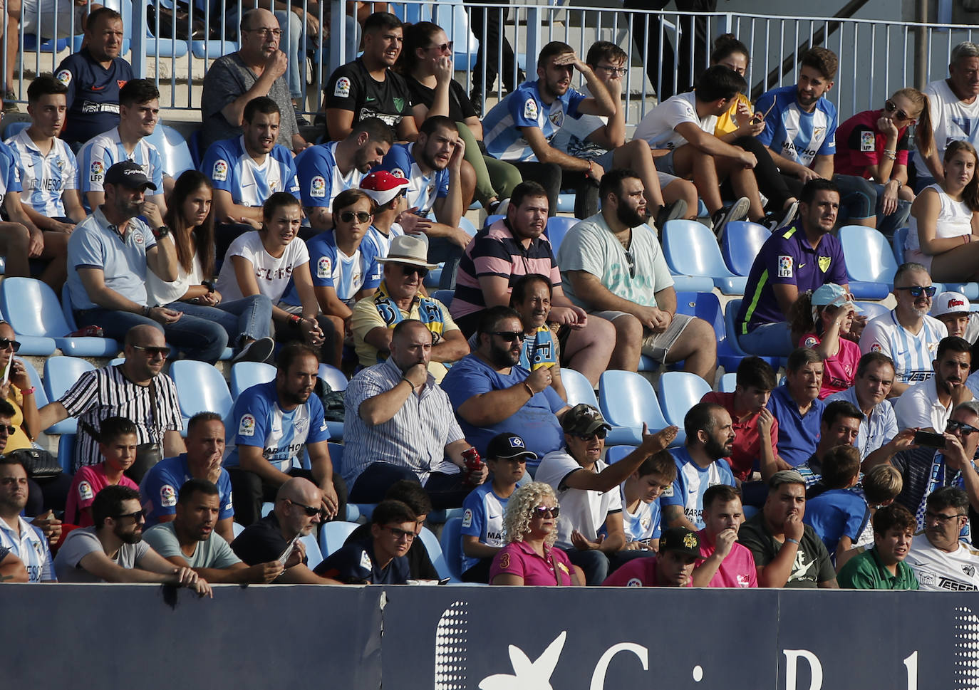 Los aficionados apoyan en La Rosaleda al equipo pese a que volvió a perder