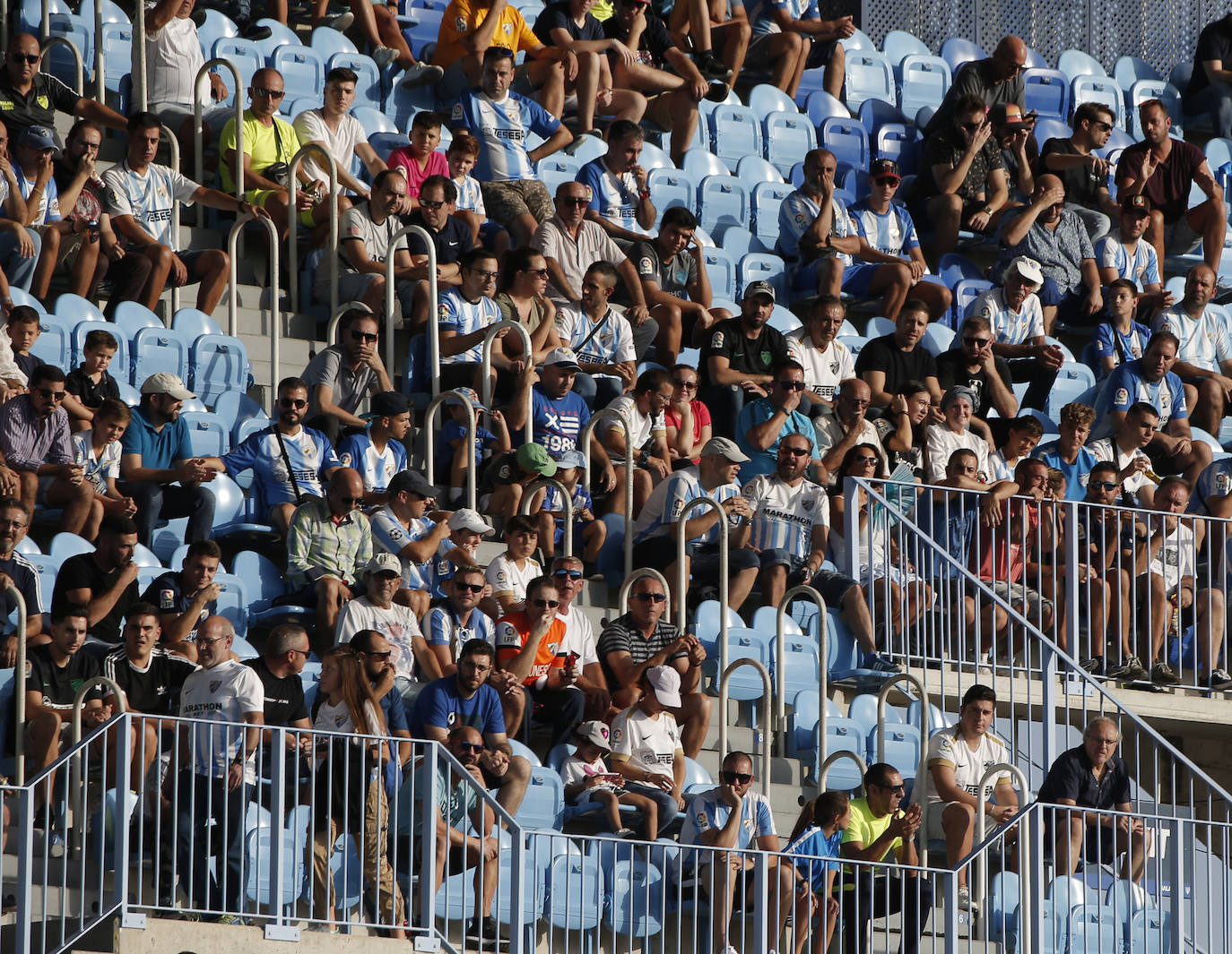 Los aficionados apoyan en La Rosaleda al equipo pese a que volvió a perder