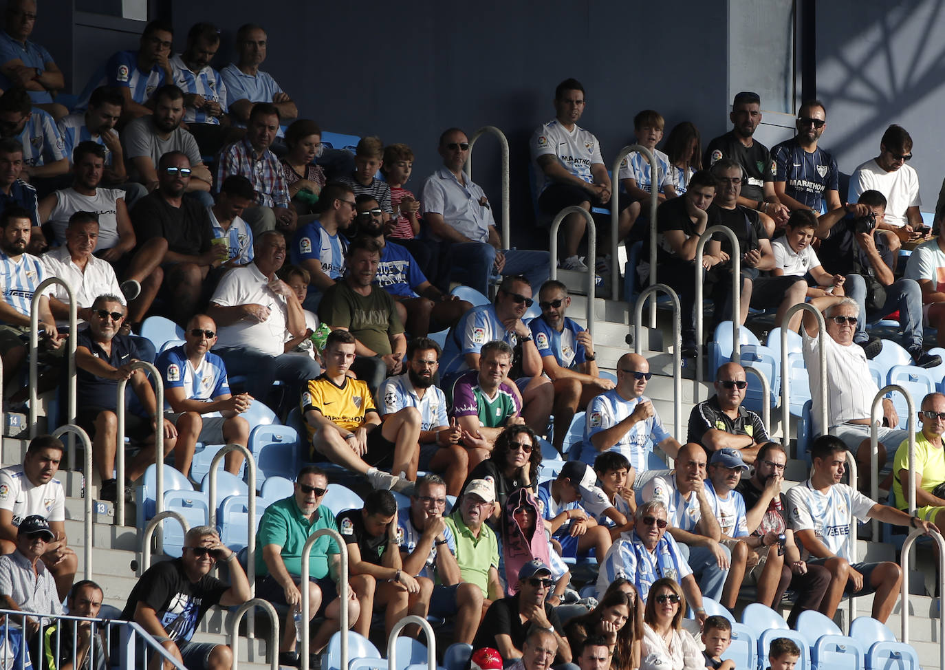 Los aficionados apoyan en La Rosaleda al equipo pese a que volvió a perder