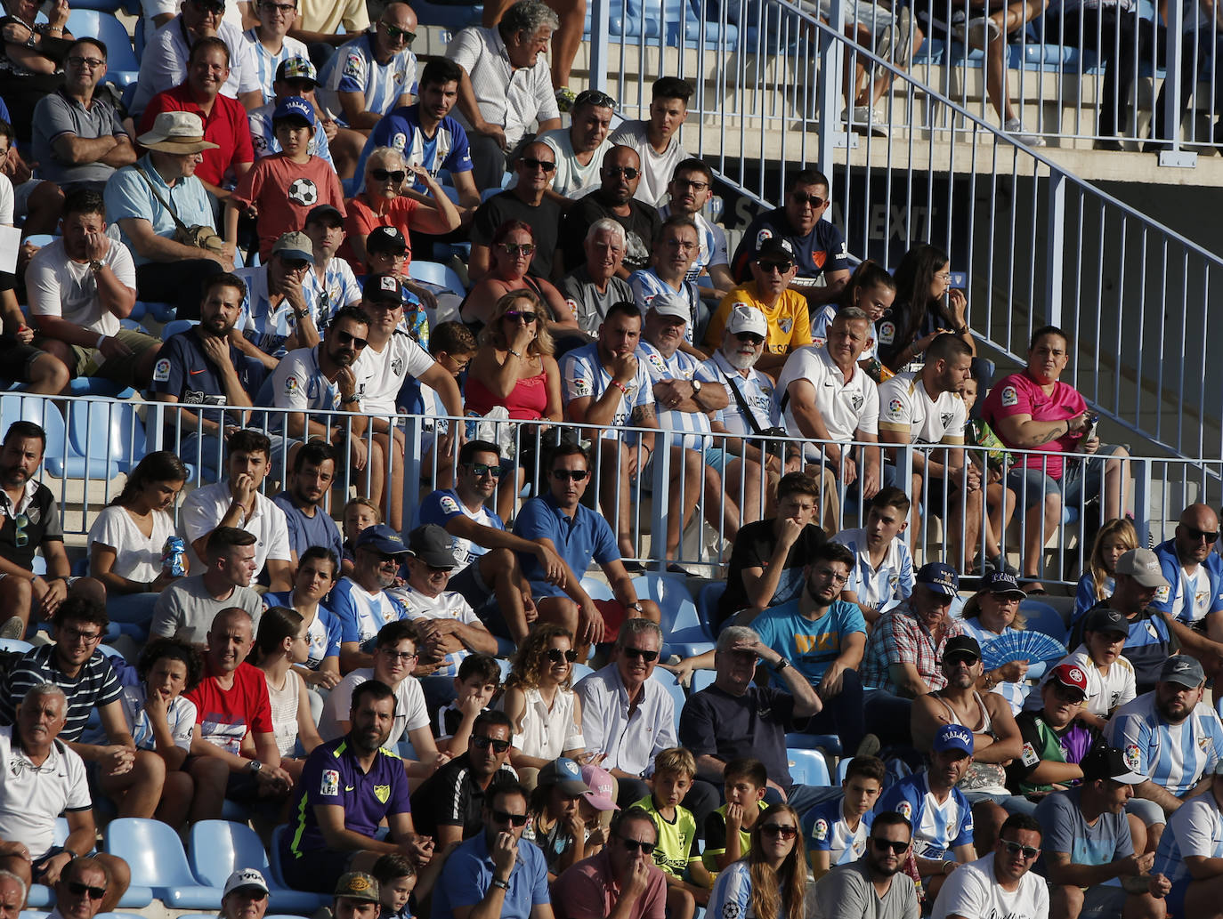 Los aficionados apoyan en La Rosaleda al equipo pese a que volvió a perder