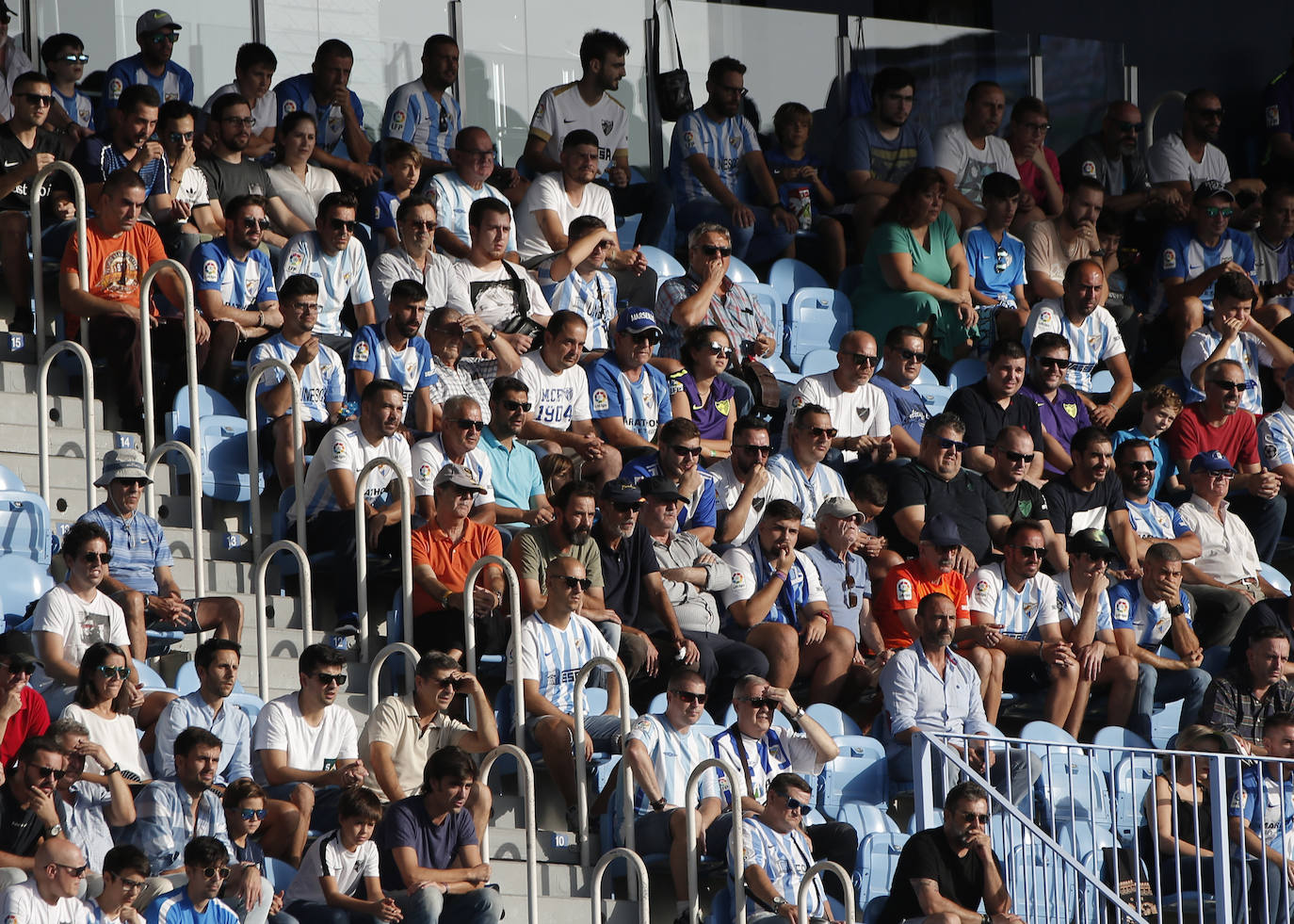 Los aficionados apoyan en La Rosaleda al equipo pese a que volvió a perder