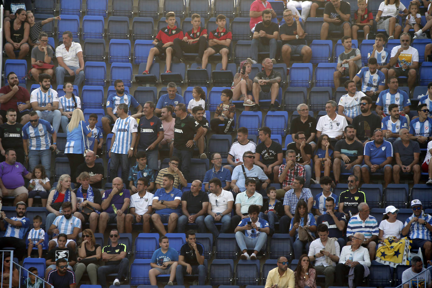 Los aficionados apoyan en La Rosaleda al equipo pese a que volvió a perder