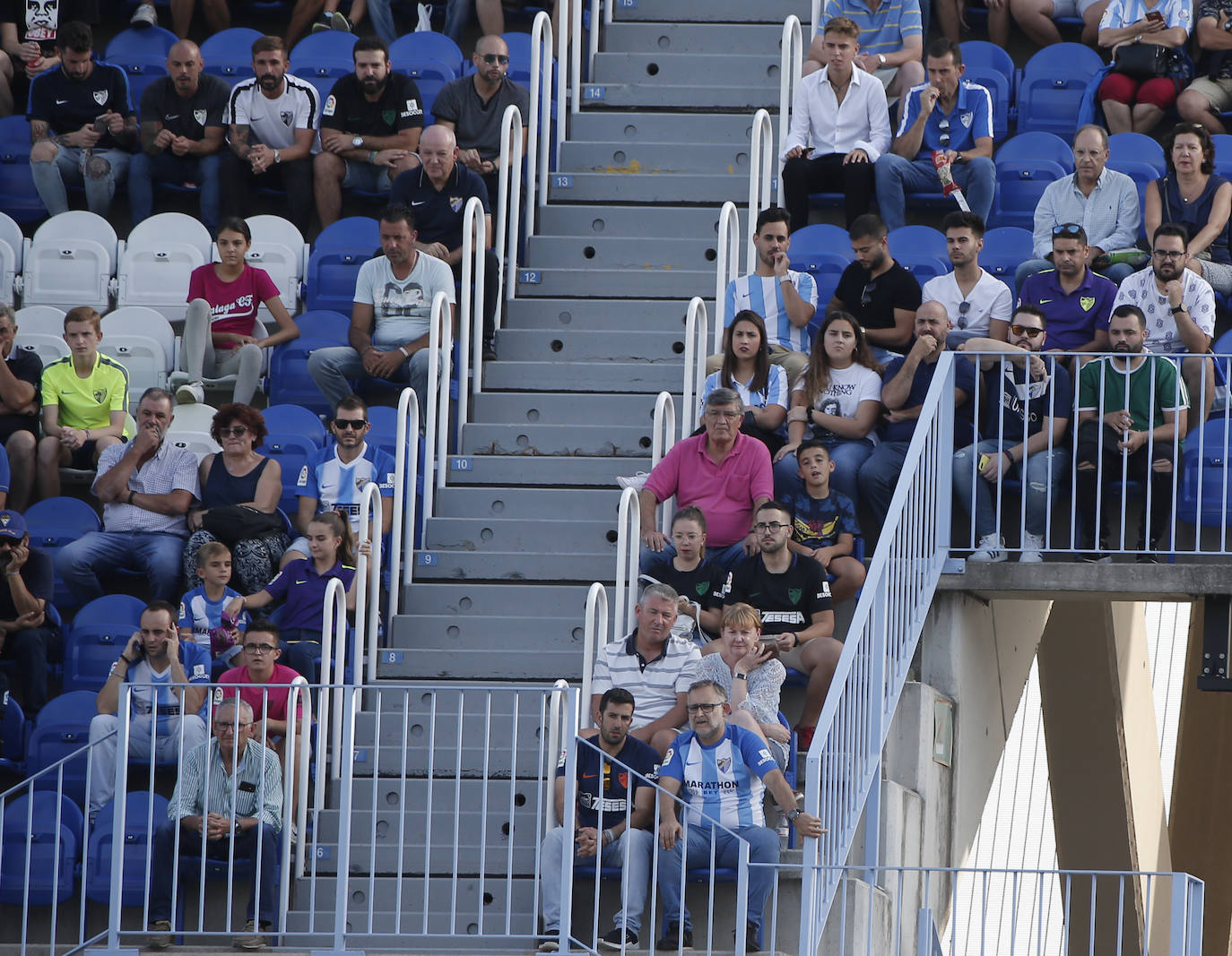 Los aficionados apoyan en La Rosaleda al equipo pese a que volvió a perder