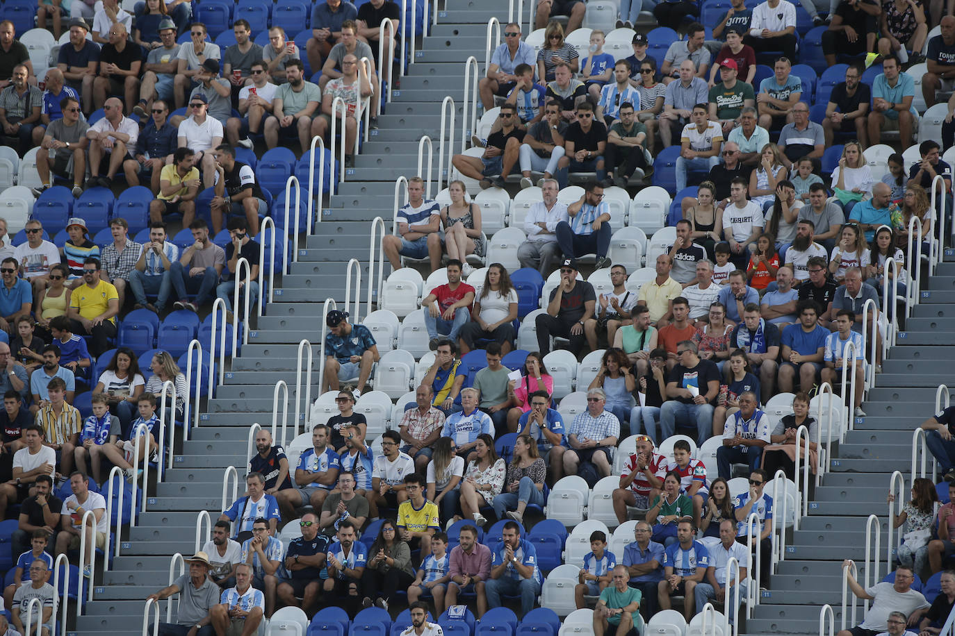 Los aficionados apoyan en La Rosaleda al equipo pese a que volvió a perder