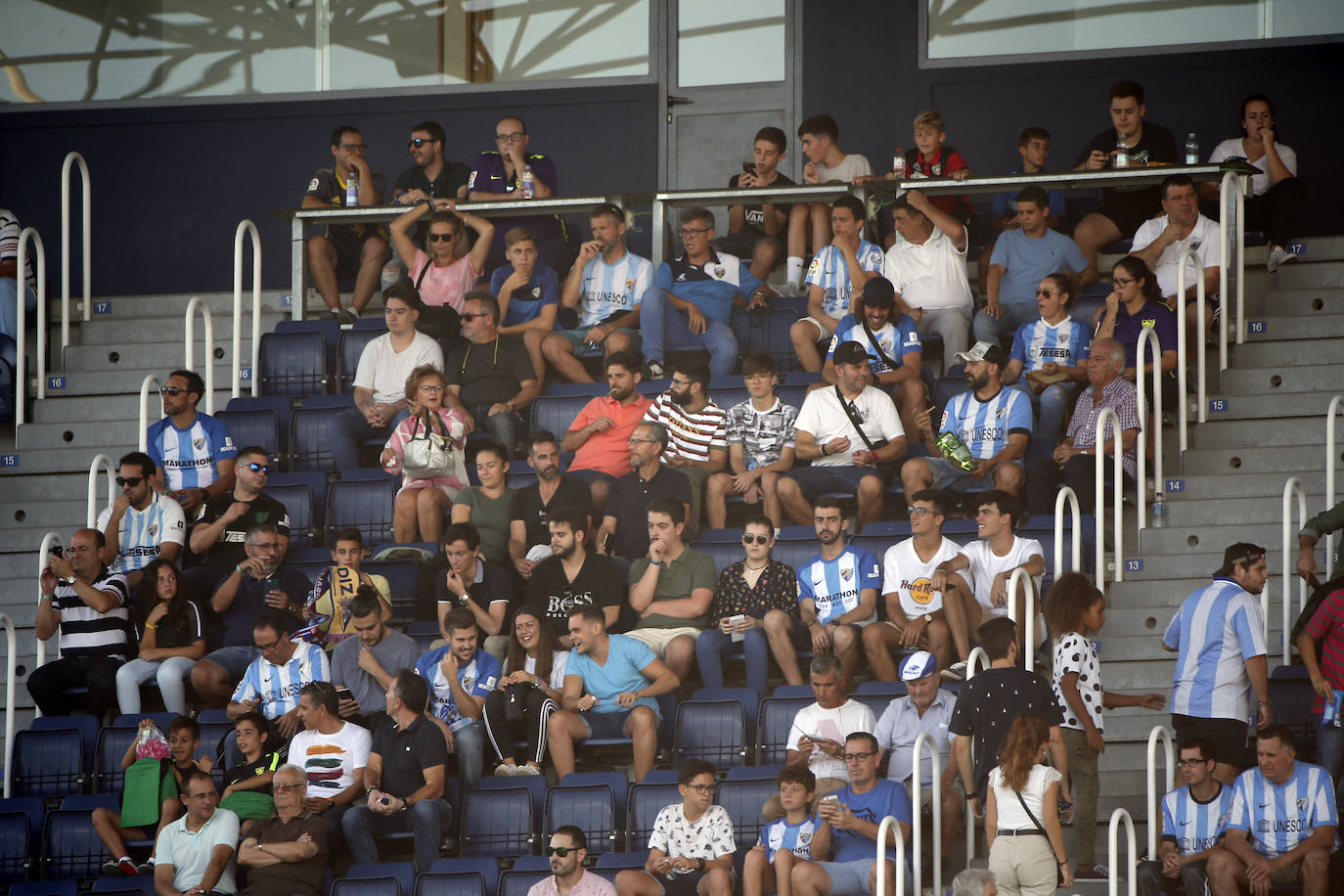 Los aficionados apoyan en La Rosaleda al equipo pese a que volvió a perder