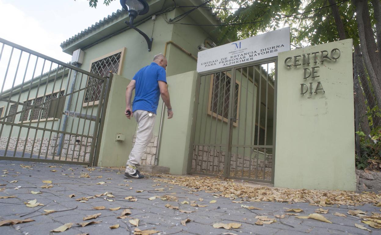 Entrada del edificio que la Diputación cederá a la Junta.