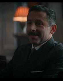 Imagen secundaria 2 - Tres momentos del primer capítulo de la quinta temporada de 'Peaky Blinders'.