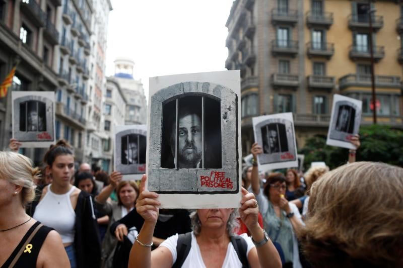 Manifestación por el centro de Barcelona en protesta por la sentencia