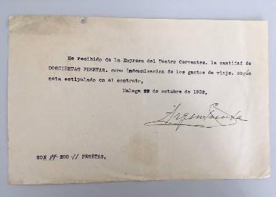 Imagen secundaria 1 - Documentos de los años 30. Arriba, hoja de taquilla de Margarita Xirgu. Abajo, documento de la Argentinita donde firma haber recibido un pago de 200 pesetas. Al lado, hoja de taquilla de la compañía de zarzuela de Moreno Torroba. 