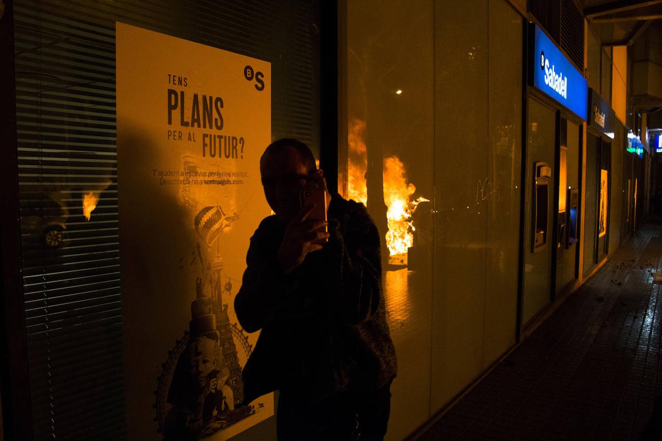 Fotos: Noche de terror en las calles de Barcelona
