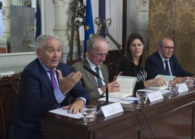 Imagen secundaria 1 - Manuel Alcántara, verso a verso