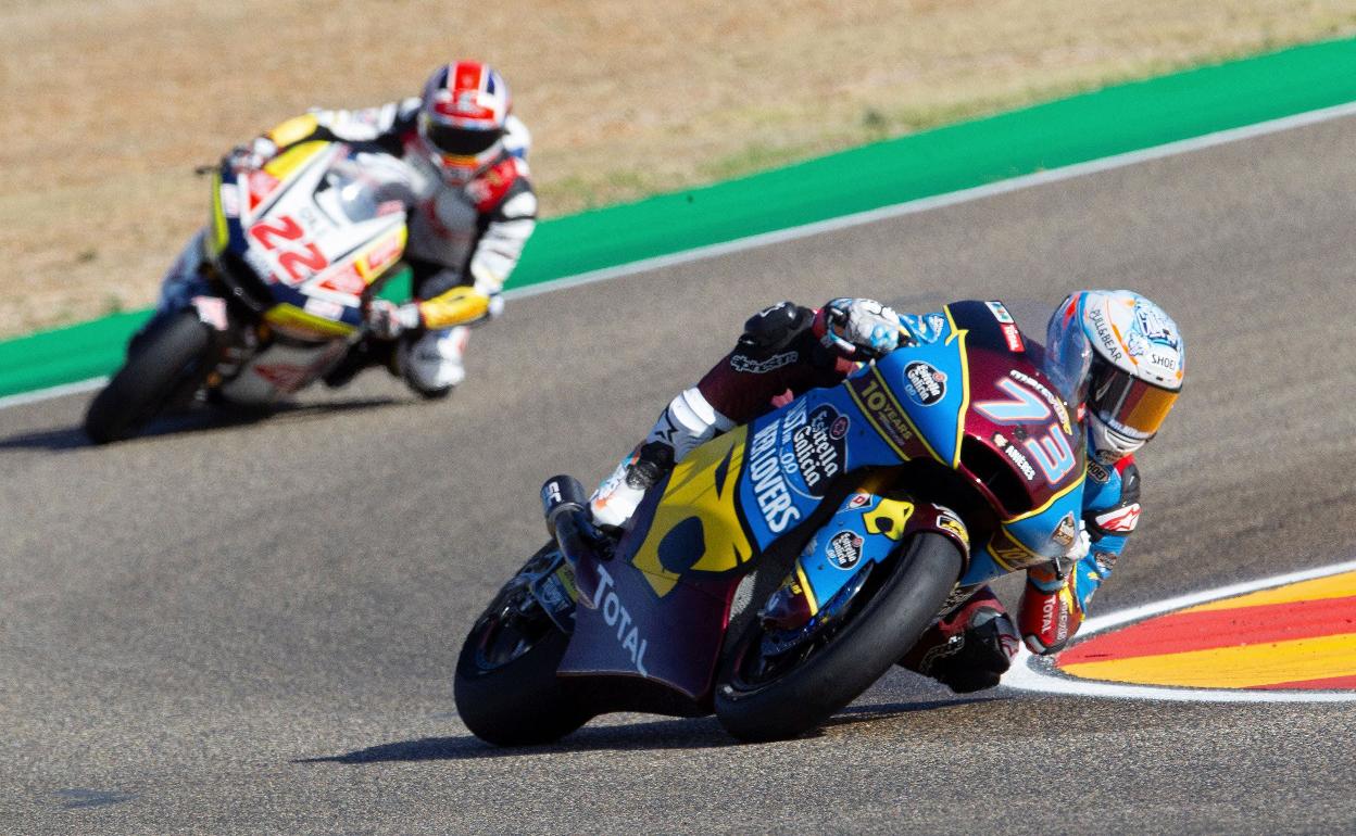 Álex Márquez (d), durante una carrera de Moto2.