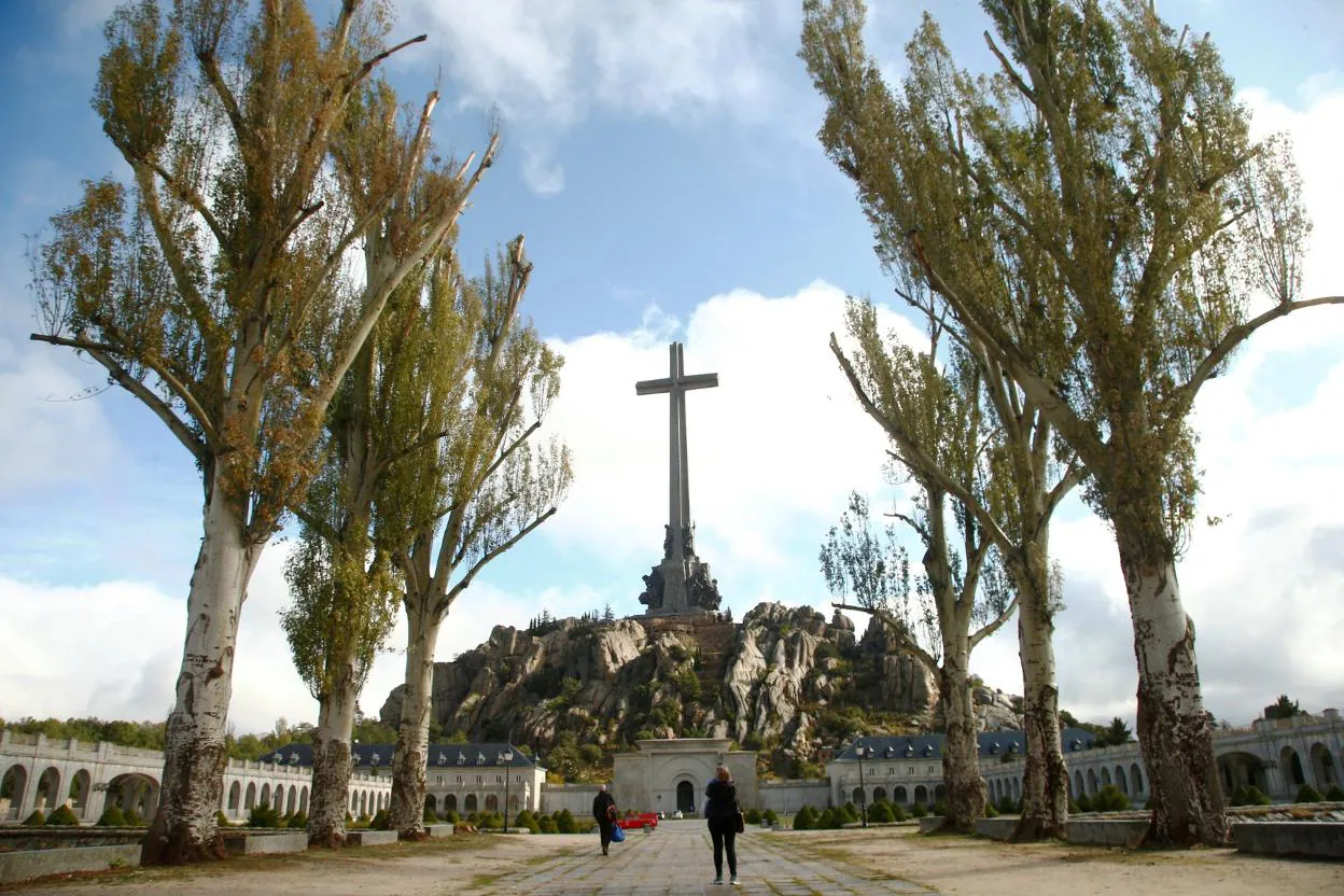 Vista general del Valle de los Caídos y del mausoleo donde está enterrado Franco. :: j. barbancho / reuters