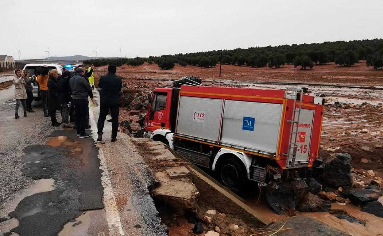 El camión en el que viajaba José Gil se salió de la vía. 