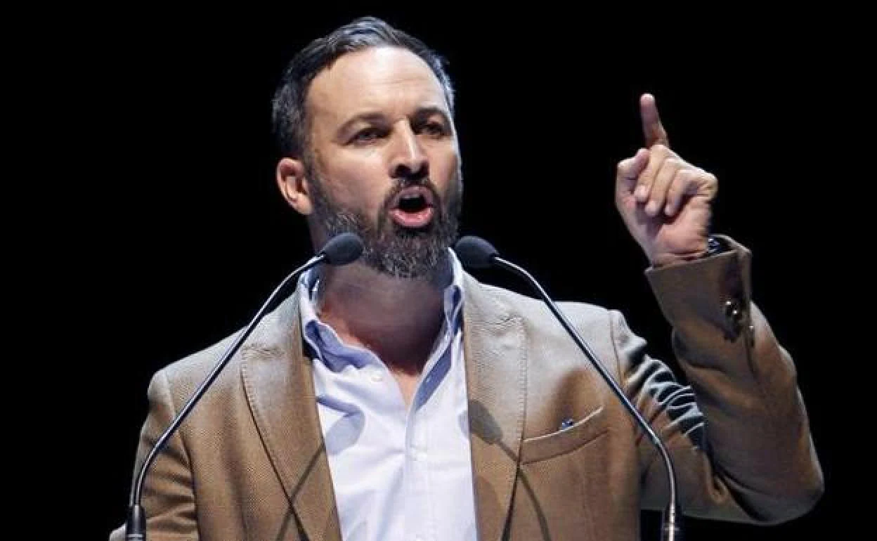 Abascal, líder de Vox, en un mitin 