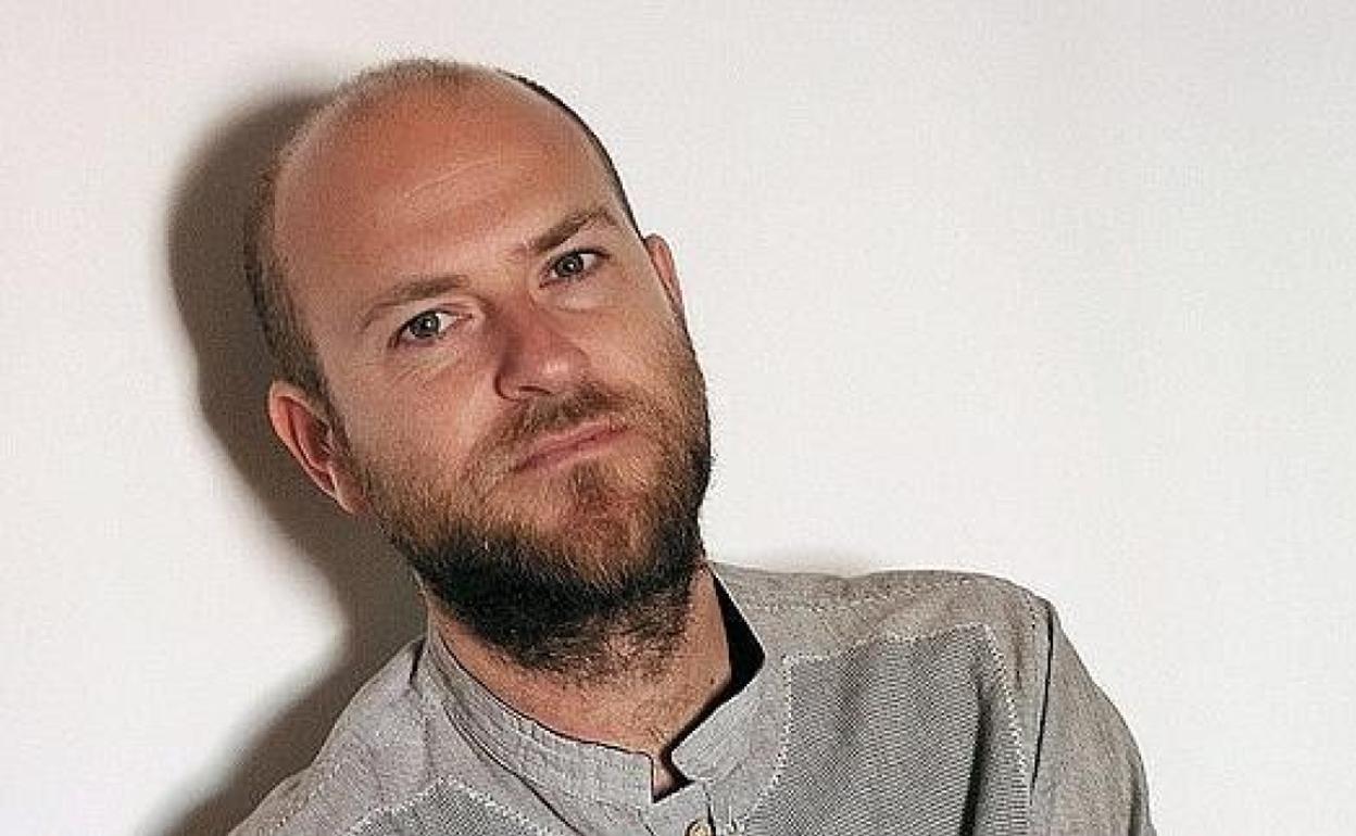 El escritor Alejandro Pedregosa en una foto de archivo. 