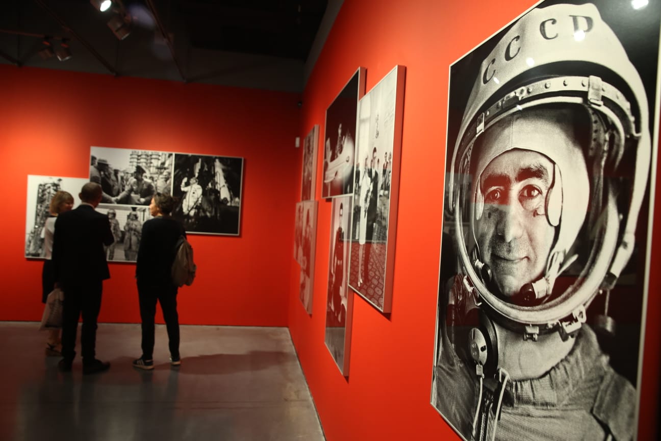 'La Luna, un espacio imaginario por descubrir', aluniza en el Mar de la Tranquilidad