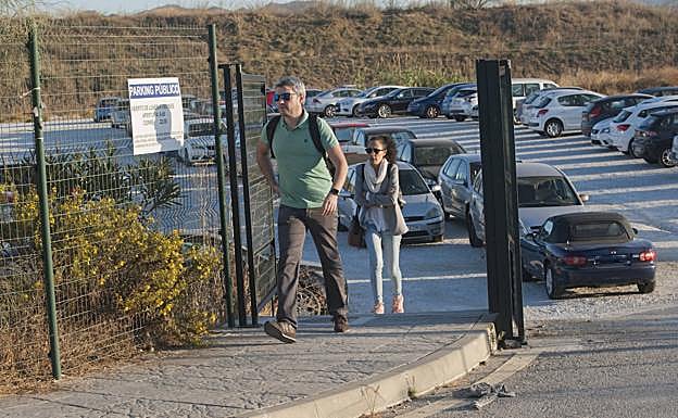 'Parking' en la periferia. La dirección del PTA es consciente del problema y ha creado un recinto en el exterior, en la zona donde está la sede de la entidad; al que se sumará otro en Santa Rosalía en el plazo de un mes. 