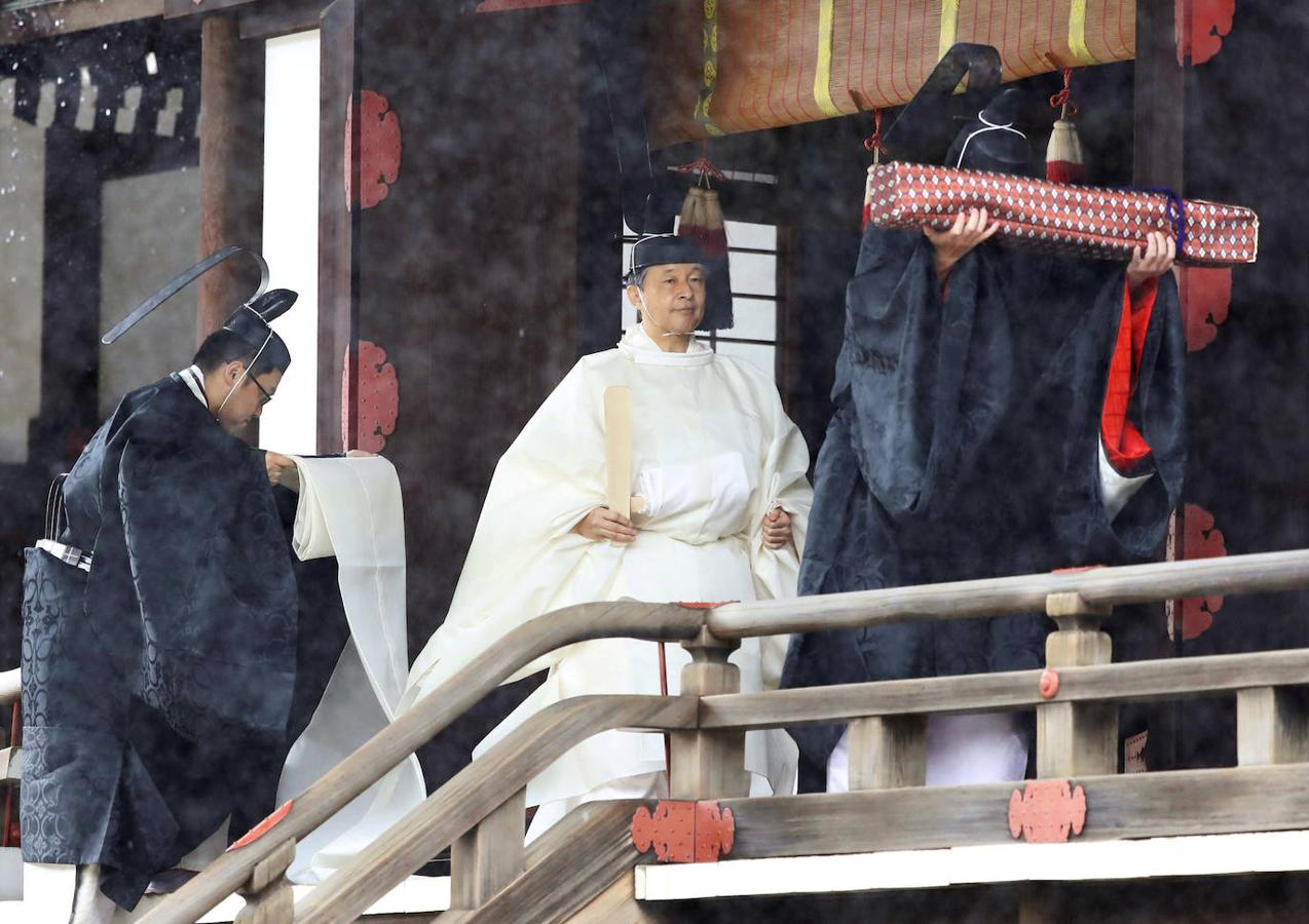El emperador Naruhito durante la ceremonia de entronización.