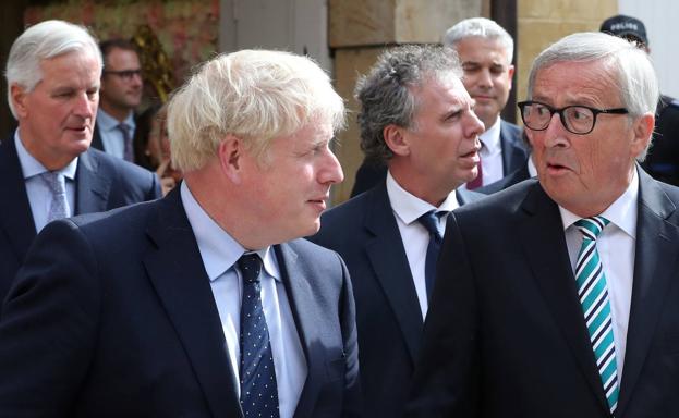 Boris Johnson y Jean-Claude Juncker. 