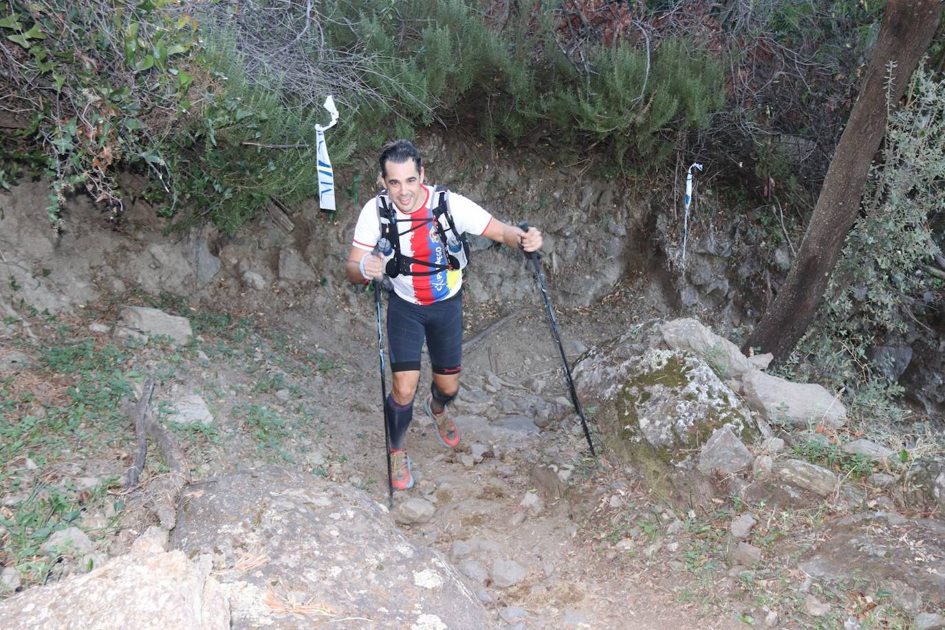 Las pruebas de las 100 millas y la categoría Ultra de la Gran Vuelta congregan a cientos de deportistas de pueblo en pueblo este sábado