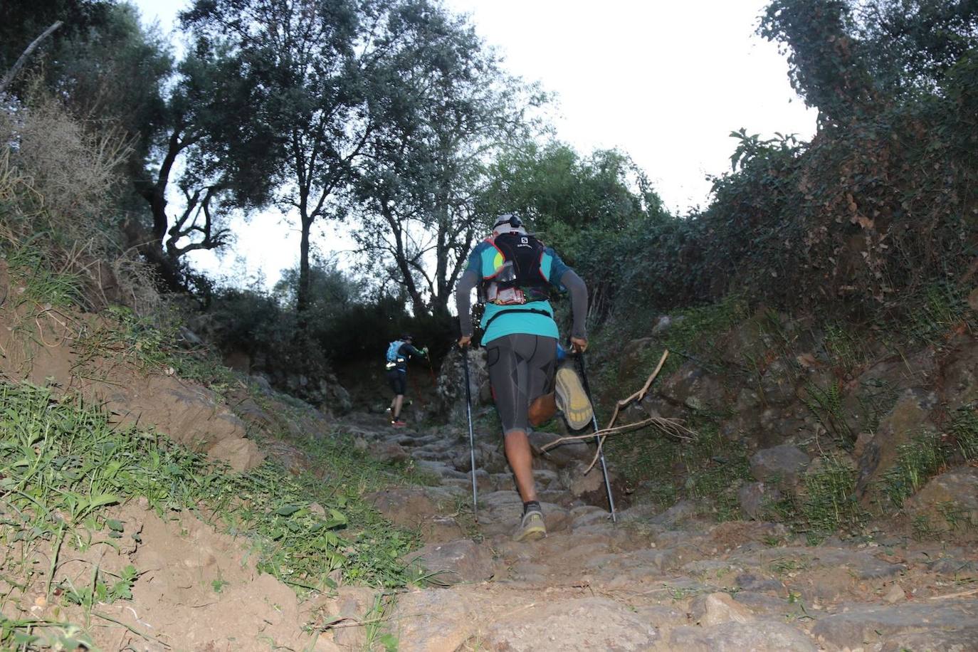 Las pruebas de las 100 millas y la categoría Ultra de la Gran Vuelta congregan a cientos de deportistas de pueblo en pueblo este sábado