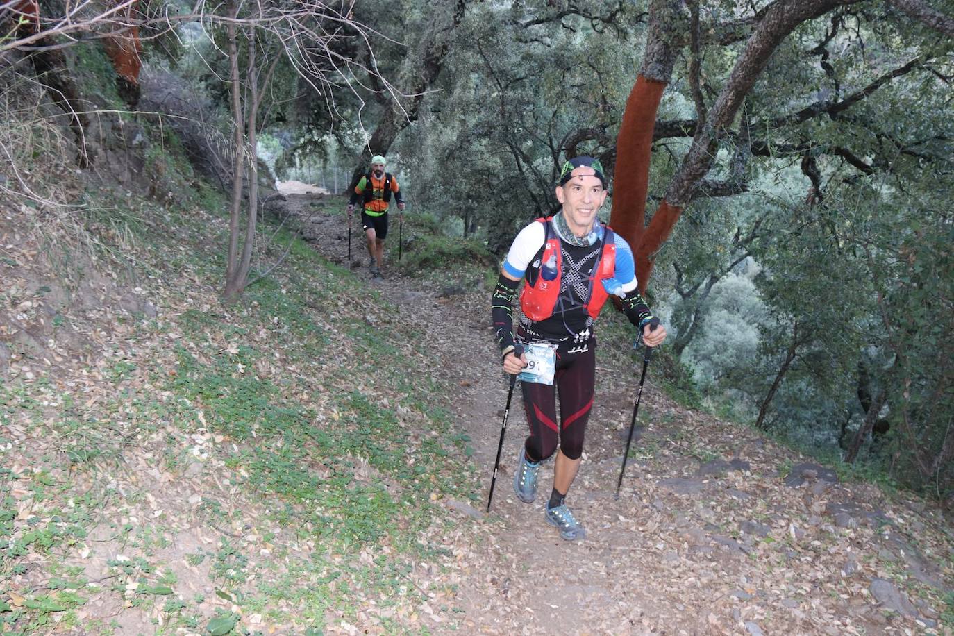 Las pruebas de las 100 millas y la categoría Ultra de la Gran Vuelta congregan a cientos de deportistas de pueblo en pueblo este sábado