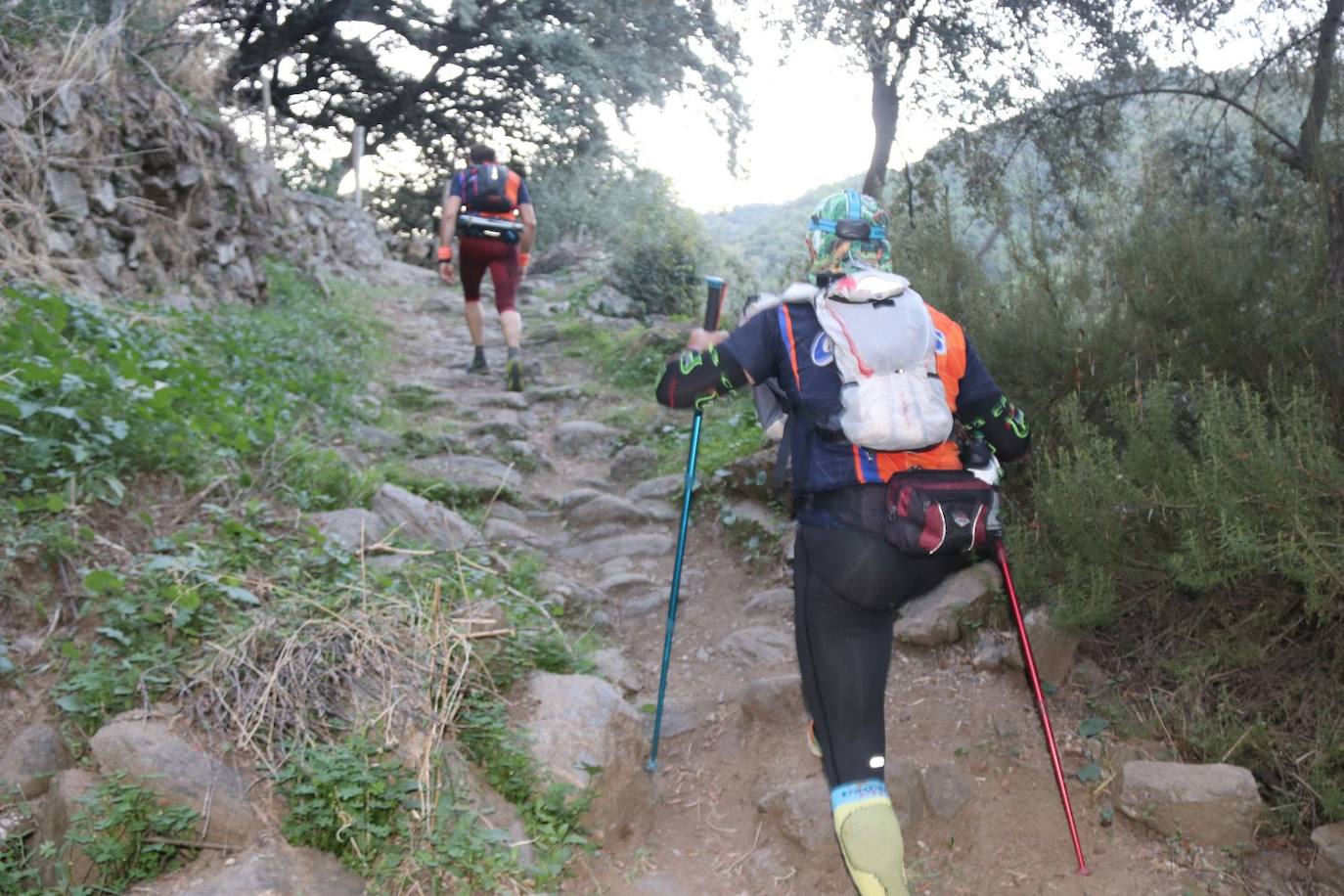 Las pruebas de las 100 millas y la categoría Ultra de la Gran Vuelta congregan a cientos de deportistas de pueblo en pueblo este sábado