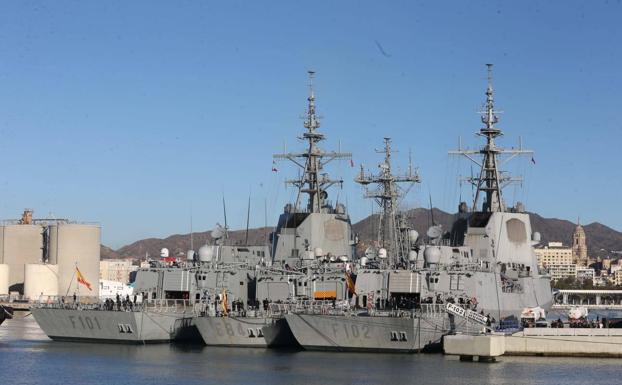 Imagen principal - Tres fragatas de la Armada española hacen escala en el Puerto de Málaga