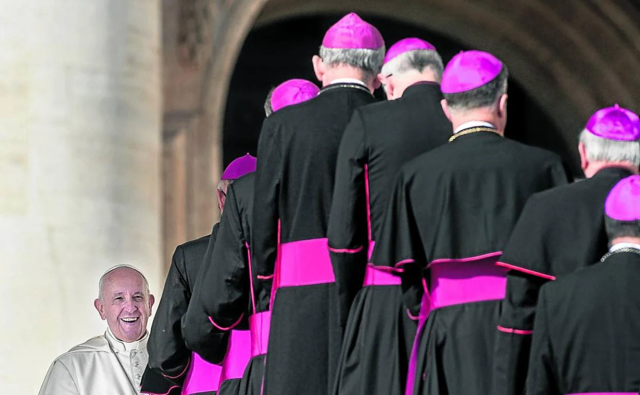 Afectuoso recibimiento del Papa a obispos participantes en el Sínodo de la Amazonia.
