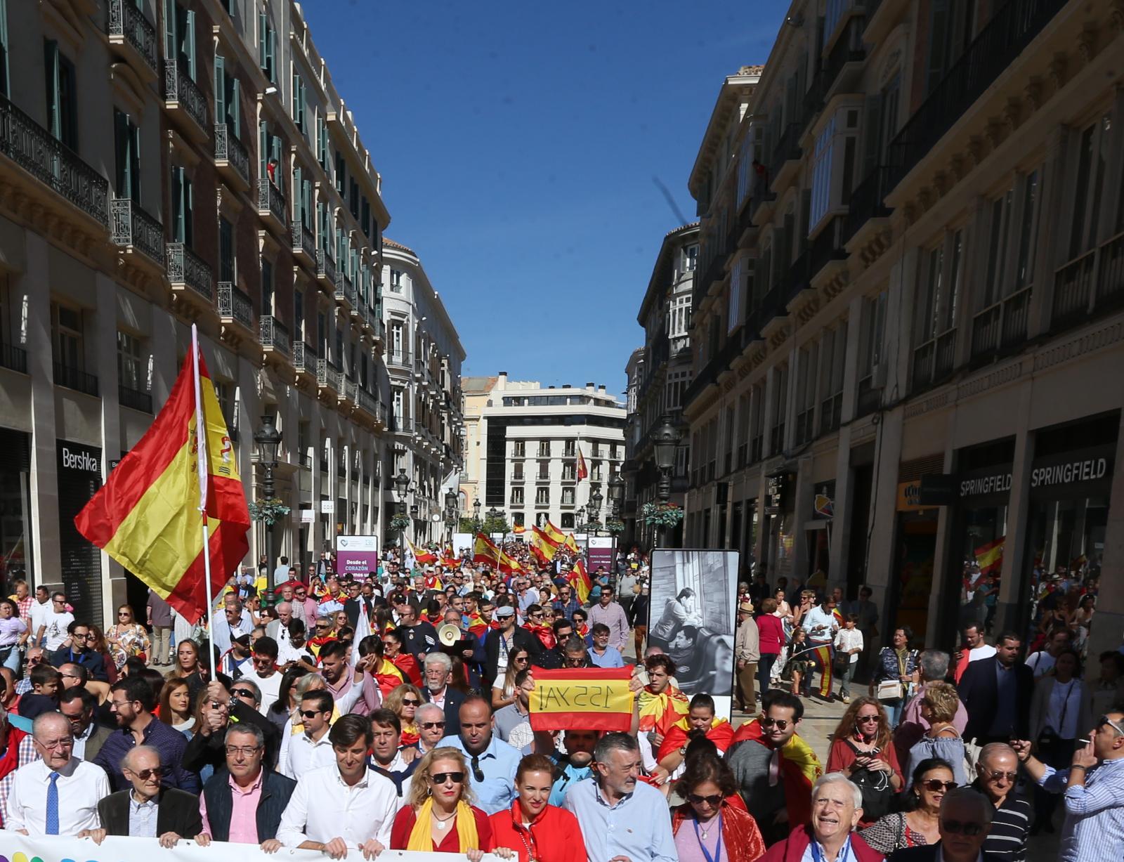 PP, Ciudadanos y Vox marchan juntos en la manifestación en solidaridad con Cataluña y con unos 2.200 asistentes según la Policía Nacional