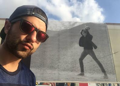 Imagen secundaria 1 - Arriba, una de sus portadas para Vogue Italia. Abajo, Díaz posa junto a su primera campaña en gran formato para Liu Jo y detalle de unos de sus pendientes llevados por Lady Gaga.