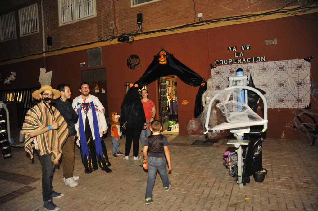 Niños de Cruz de Humilladero, en los actos de la noche de Halloween 