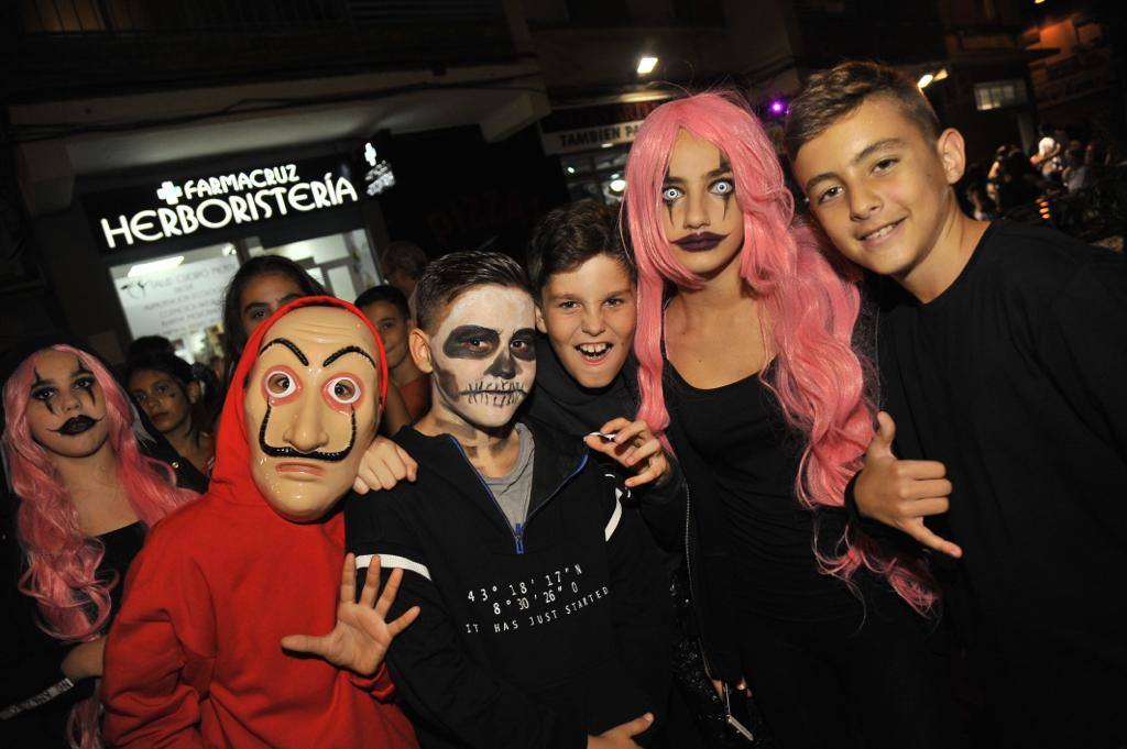 Niños de Cruz de Humilladero, en los actos de la noche de Halloween 