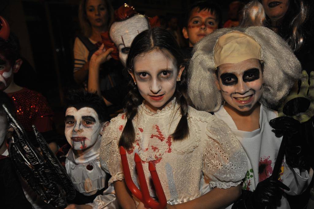 Niños de Cruz de Humilladero, en los actos de la noche de Halloween 