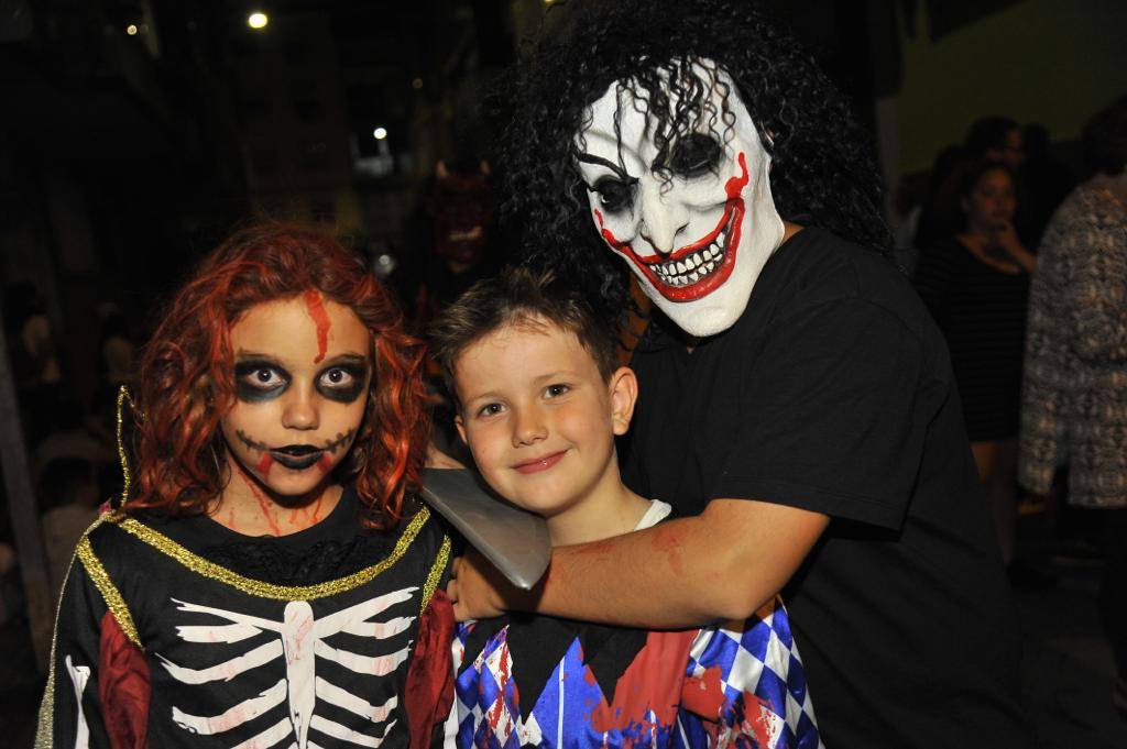 Niños de Cruz de Humilladero, en los actos de la noche de Halloween 