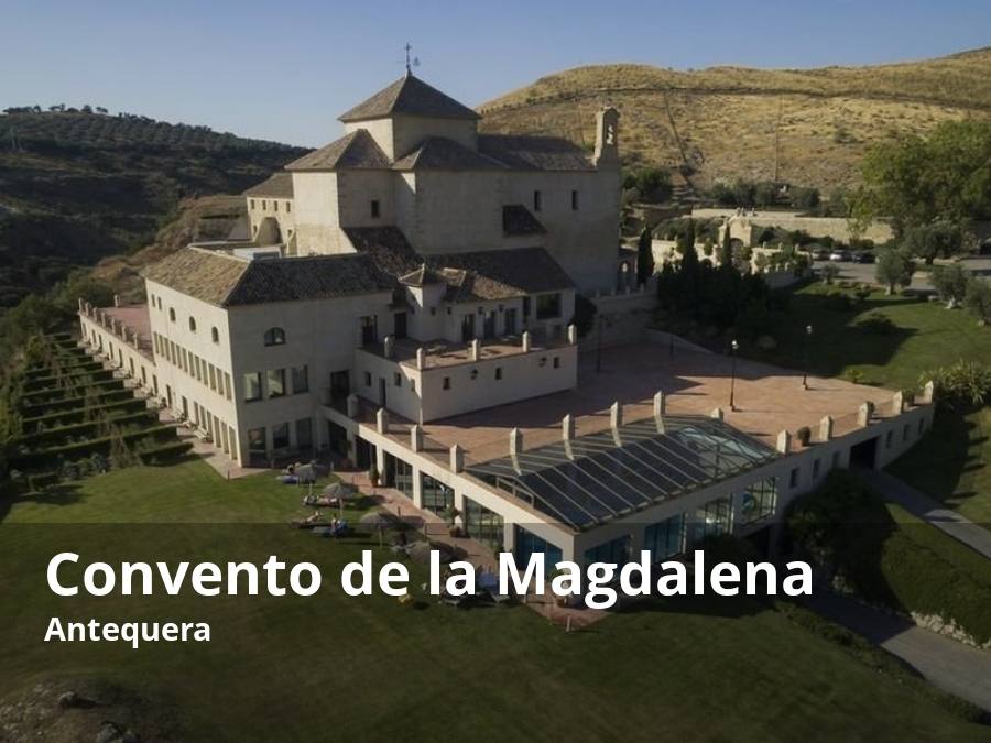 Este hotel es todo un lujo para la relajación. Además de tener la categoría de cinco estrellas, este establecimiento cuenta con una ubicación idónea para desconectar en otoño, ya que está albergado en lo que antaño fue un convento del siglo XVI. A pesar de haber sido restaurado, el edificio sigue conservando buena parte sus estructuras y una atmósfera muy especial que invitan a la desconexión gracias, entre otras cosas, al sosiego que se respira en este enclave del término municipal de Antequera. Entre otros alicientes, se encuentra su espacio más relajante, la zona de spa, que está equipada con piscina interior climatizada, cabinas de masajes, sauna, baño turco, jacuzzi y solárium. Desde el propio hotel se puede hacer una ruta de senderismo histórica, la de las Arquillas, que comunica con el casco urbano de Antequera.