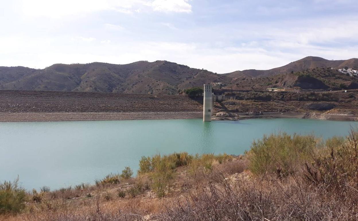 Las reservas del embalse de La Viñuela son sólo de 51 hectómetros cúbicos, el 30% de su capacidad total 