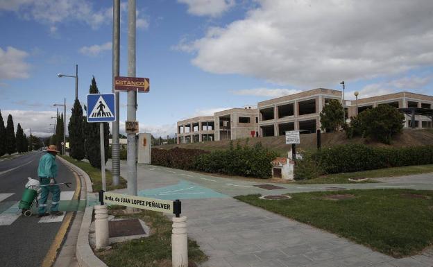 El inmueble está justo a la entrada del Parque Tecnológico. 