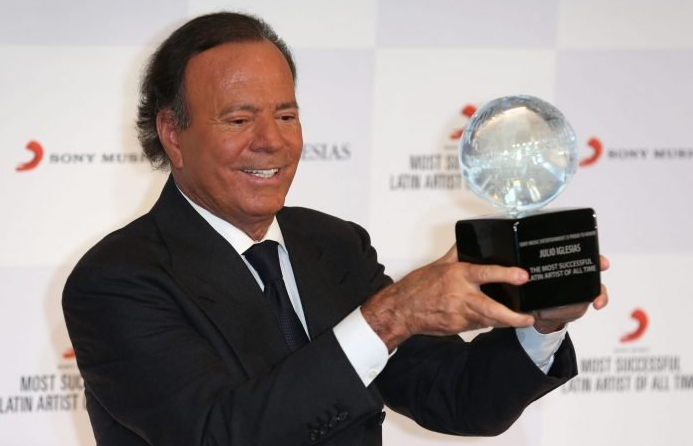 37- Julio Iglesias. Cantante. Capital 2019 (millones): 800