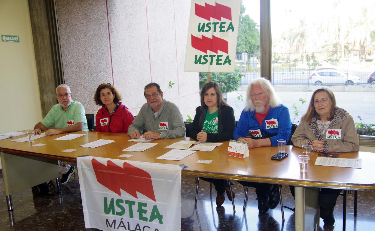 Los responsables provinciales del sindicato USTEA, durante la rueda de prensa. 