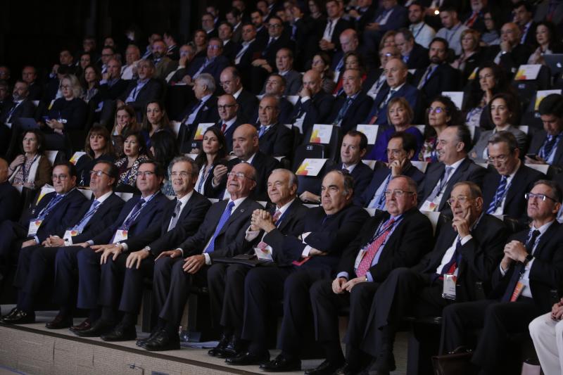 Entre los asistentes se encuentran referentes internacionales como el actor y empresario malagueño Antonio Banderas; el presidente de SEAT, Luca de Meo; el consejero delegado de Repsol, Josu Jon Imaz, y el presidente de CaixaBank, Jordi Gual.