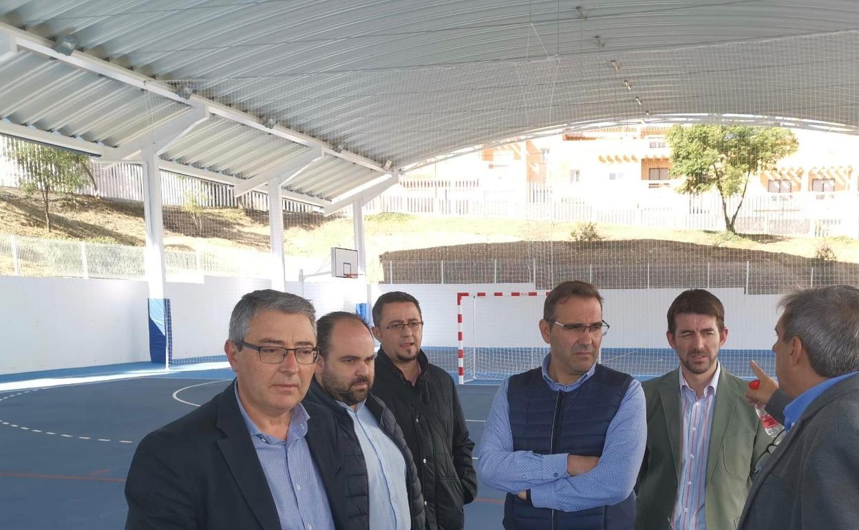 El alcalde y varios concejales, en una visita a las instalaciones. 
